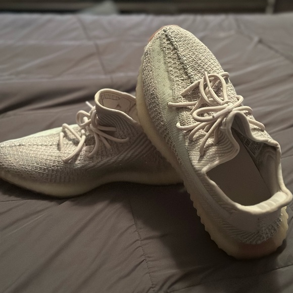 Yeezy by adidas 350 v2 BNWOT size 9.5 men’s